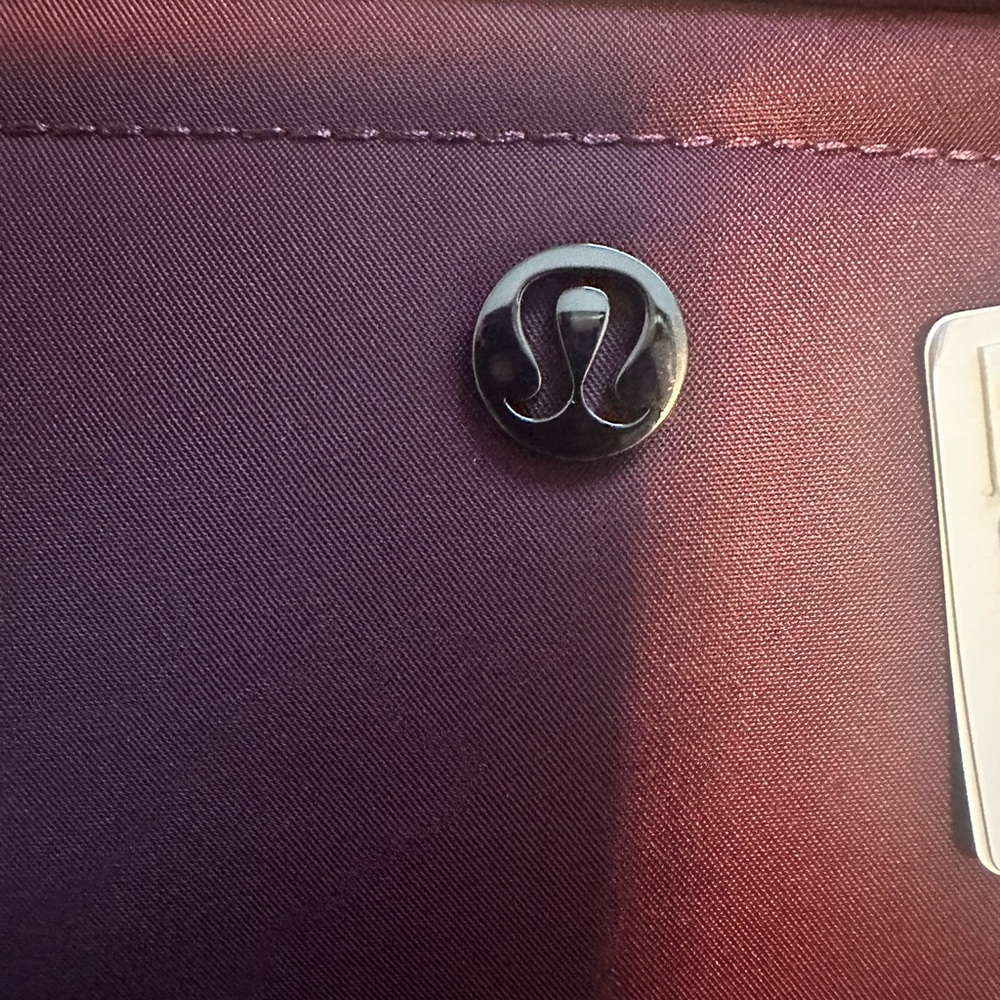 Lululemon 2L Camera Crossbody Bag in CASSIS Gunmetal Hardware NWT - Picture 3 of 7